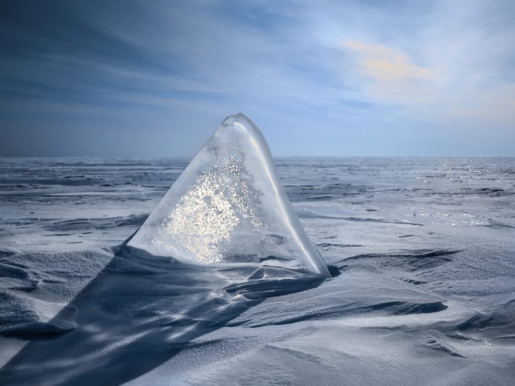 glacier transparent et neige